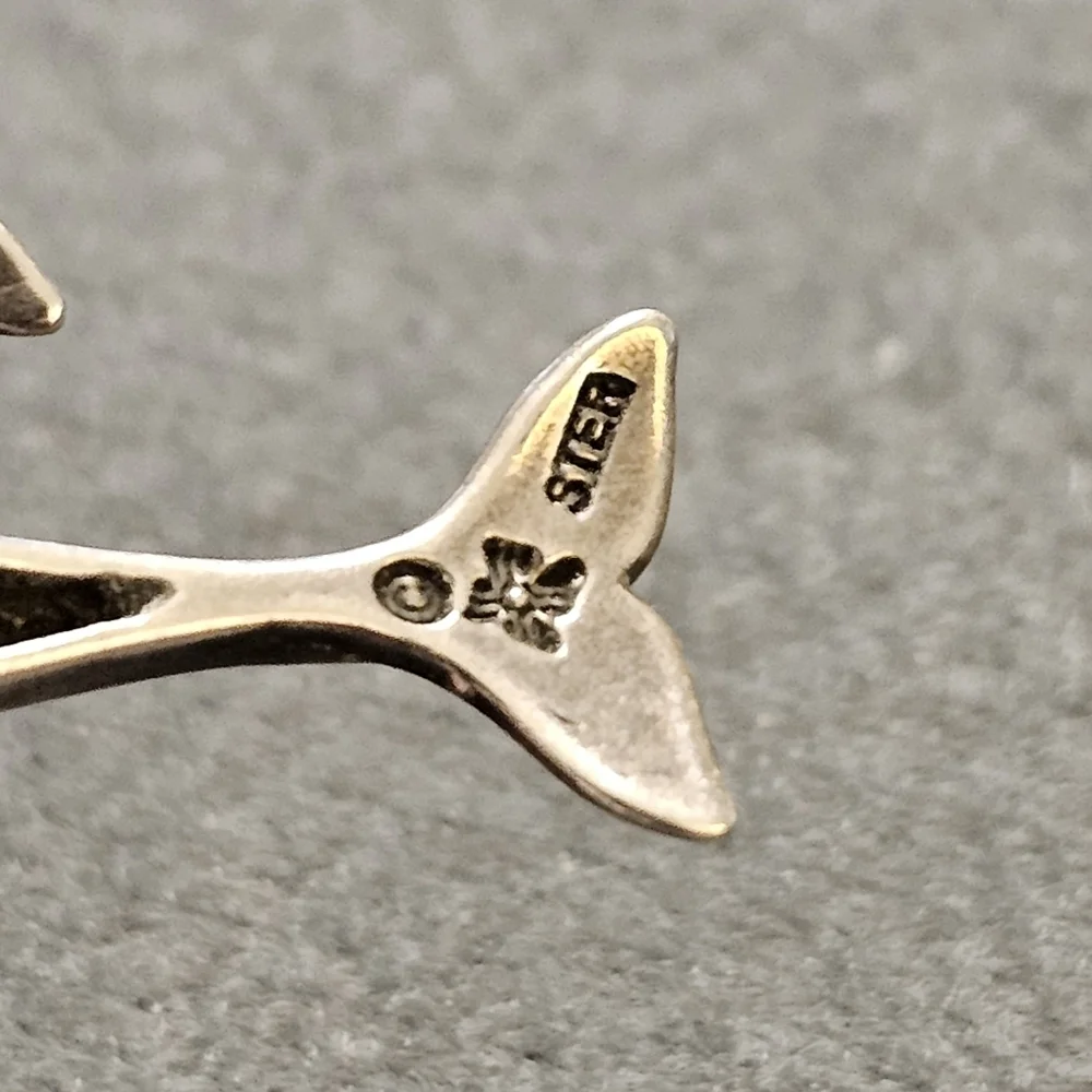 Sterling Silver Mom Dolphin And‎ Baby. Pendant Necklace. Much Detail